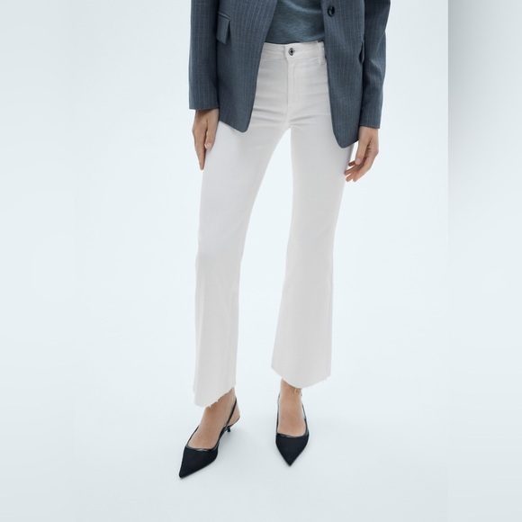NWT MNG Mango Sienna Flare Cropped Jeans White Raw Hem Women’s Size 2 - Picture 1 of 8